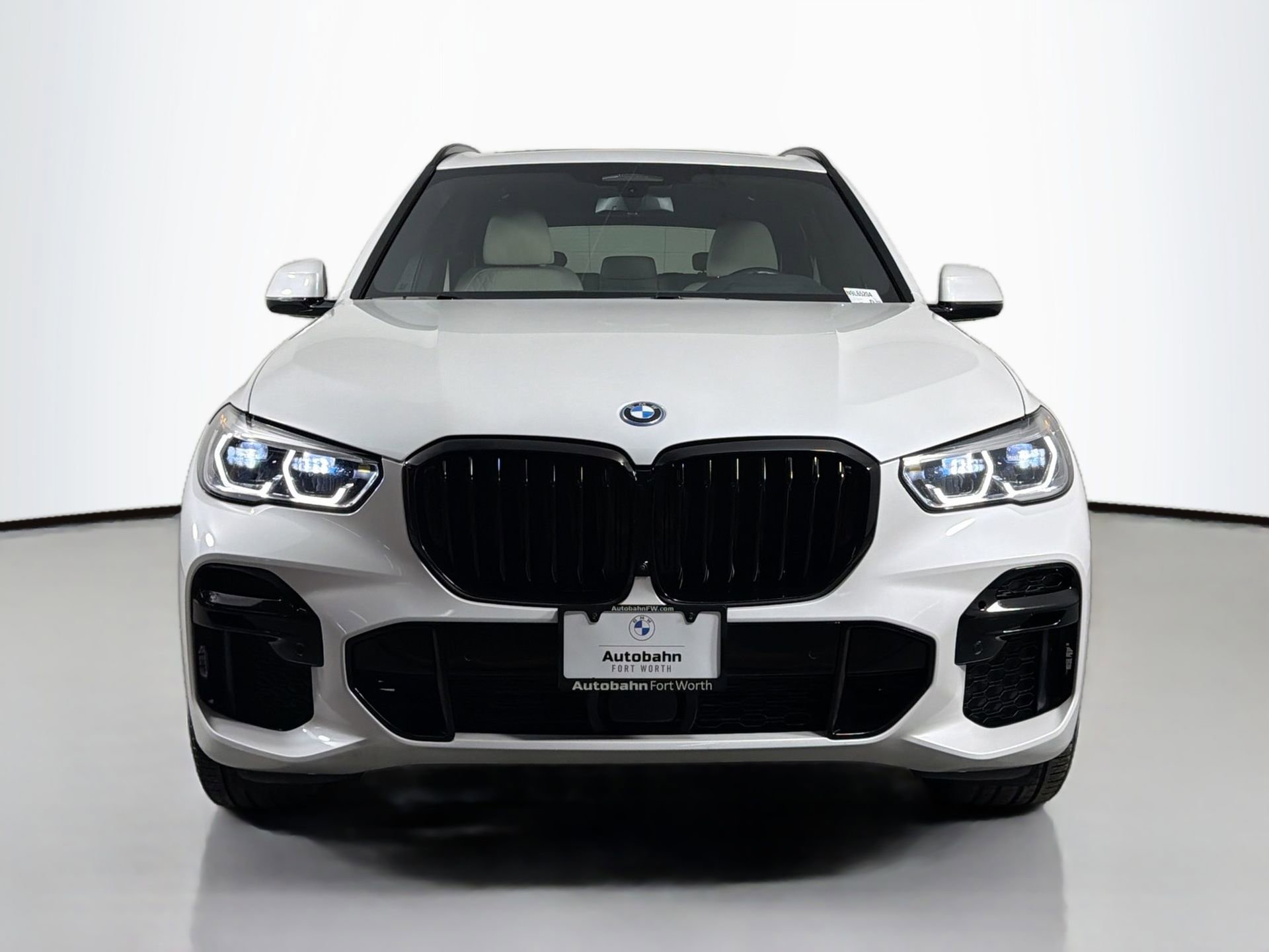 Used 2022 BMW X5 xDrive45e w/ M Sport Package image 2