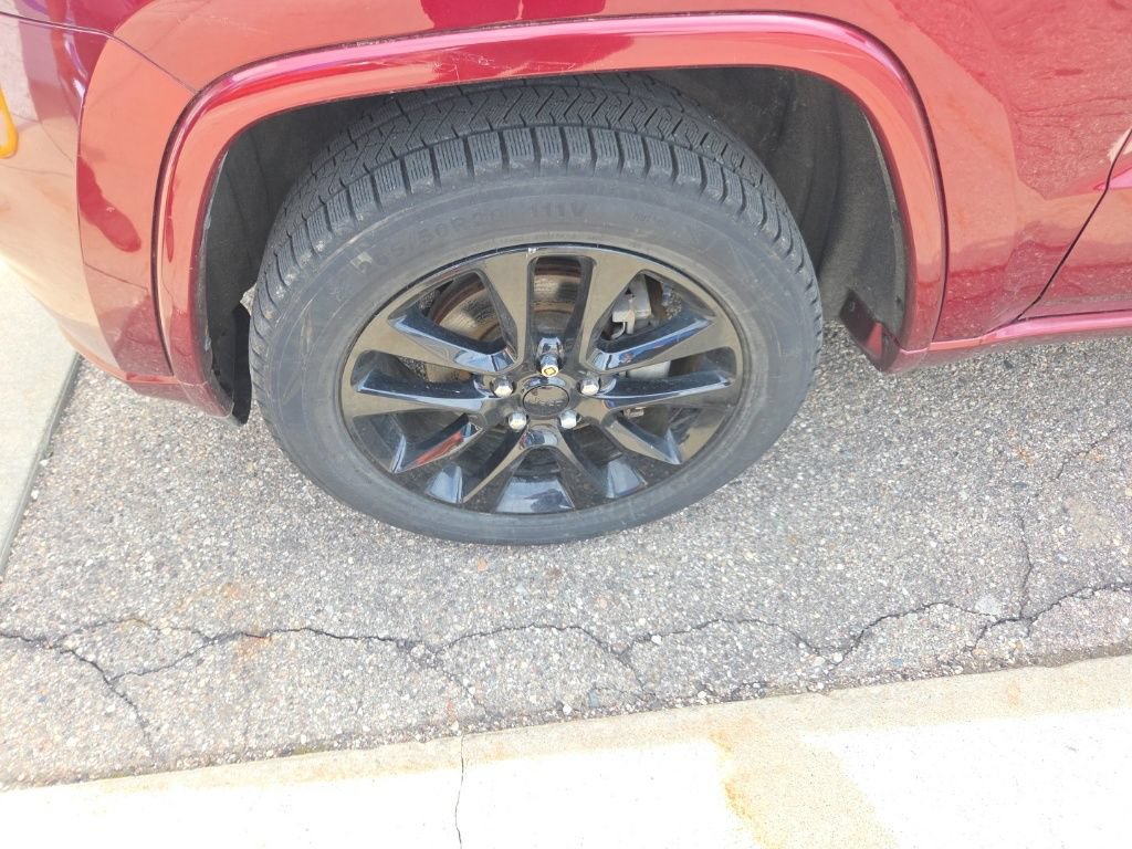 Used 2019 Jeep Grand Cherokee Altitude AWD/4WD image 9