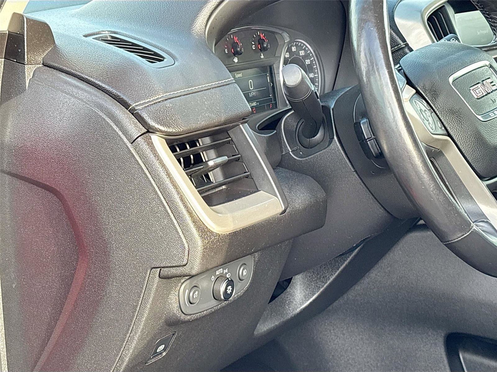 Used 2018 GMC Terrain Denali w/ Advanced Safety Package AWD/4WD image 10