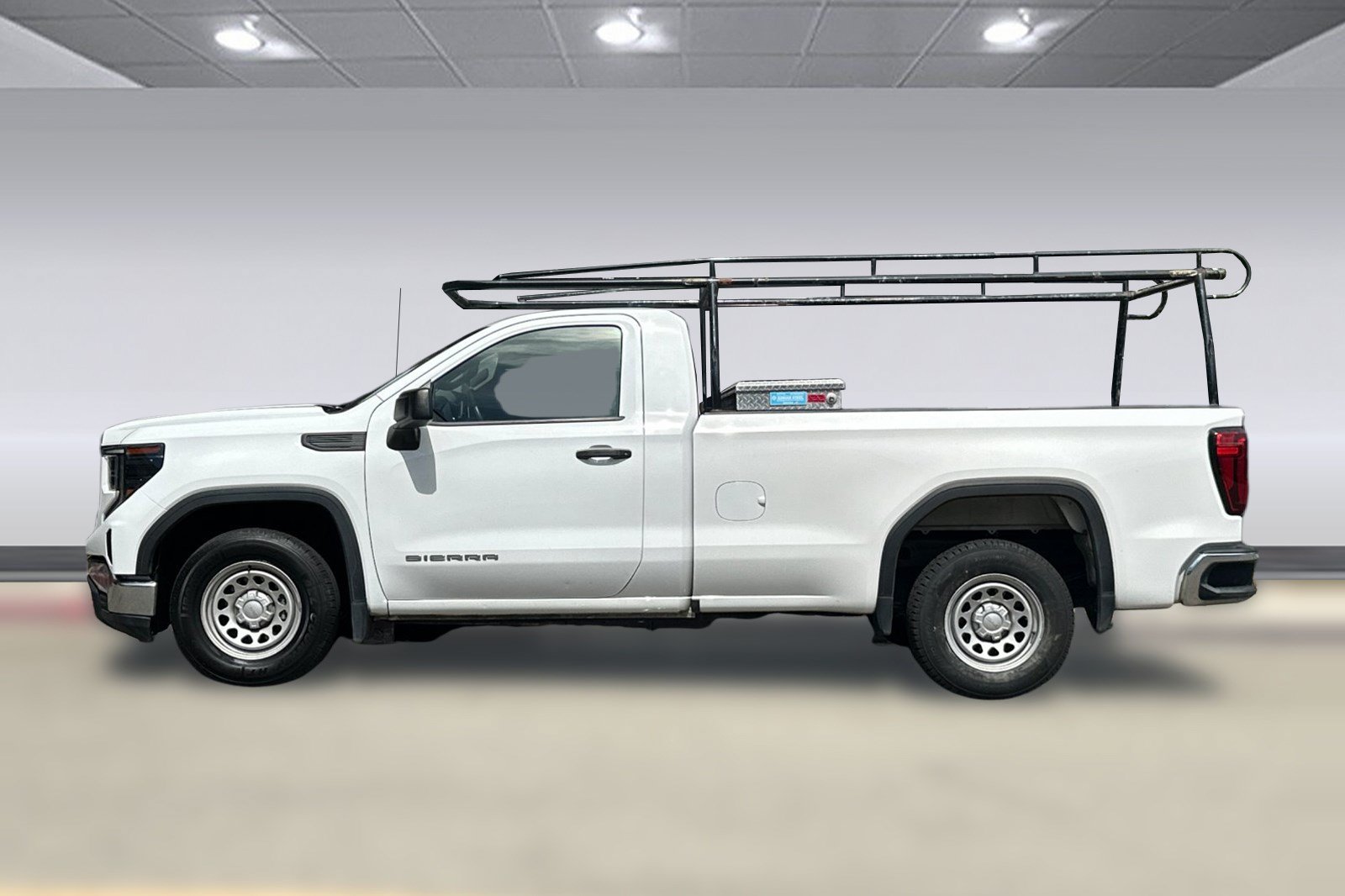 Used 2022 GMC Sierra 1500 Pro w/ Convenience Package RWD image 2
