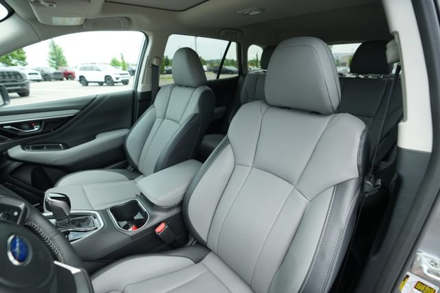 Used 2025 Subaru Outback Limited AWD/4WD image 33