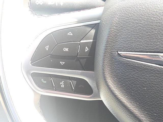 Used 2018 Chrysler Pacifica Limited w/ Advanced Safetytec Group FWD image 35