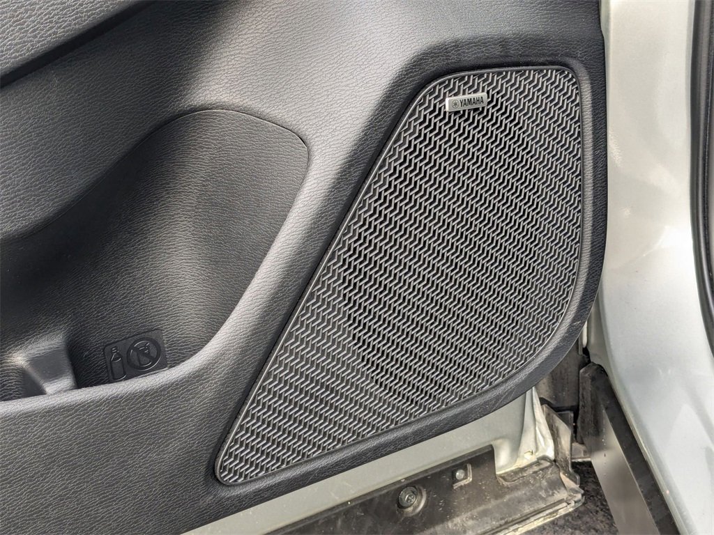 Used 2025 Mitsubishi Outlander SE image 14