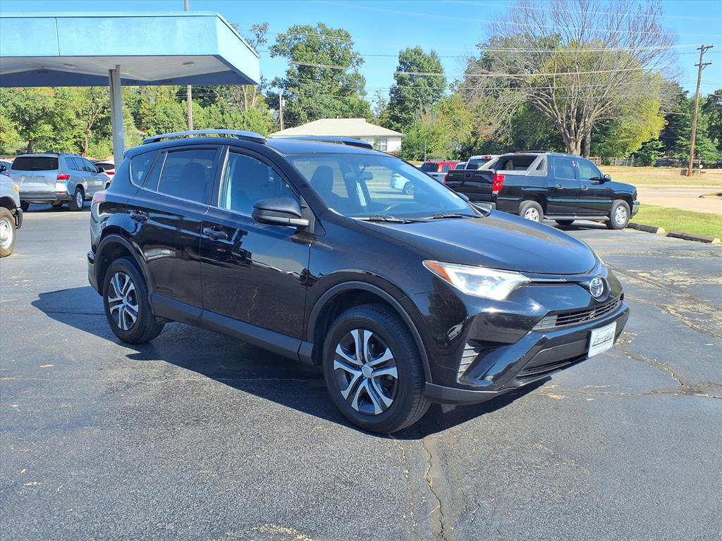 Used 2016 Toyota RAV4 LE image 1