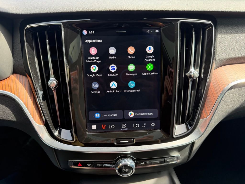 Used 2025 Volvo V60 B5 Cross Country Plus image 27