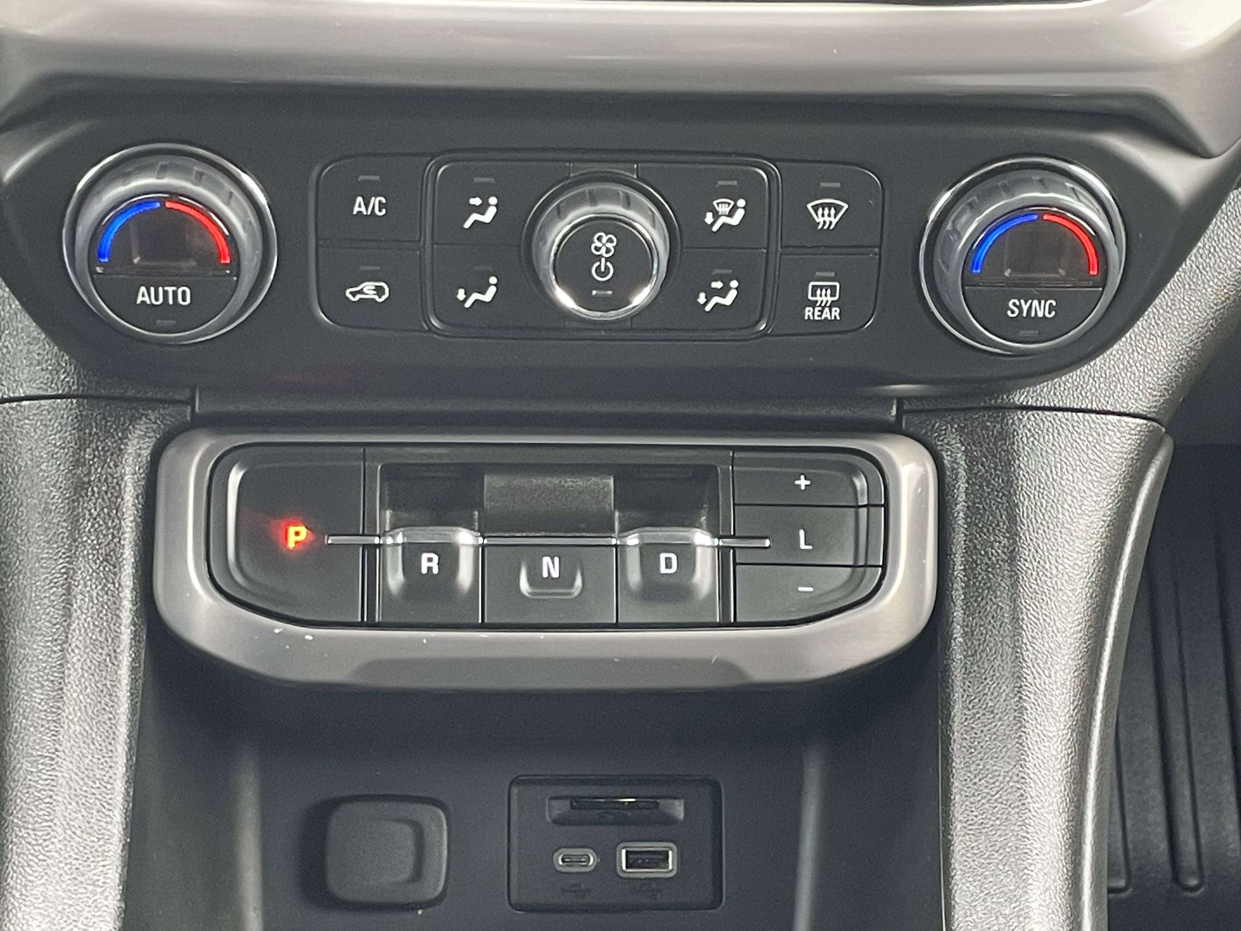 Used 2023 GMC Acadia AT4 w/ Technology Package AWD/4WD image 26