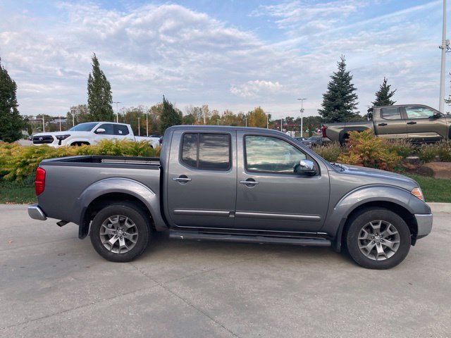 Used 2019 Nissan Frontier SL AWD/4WD image 2