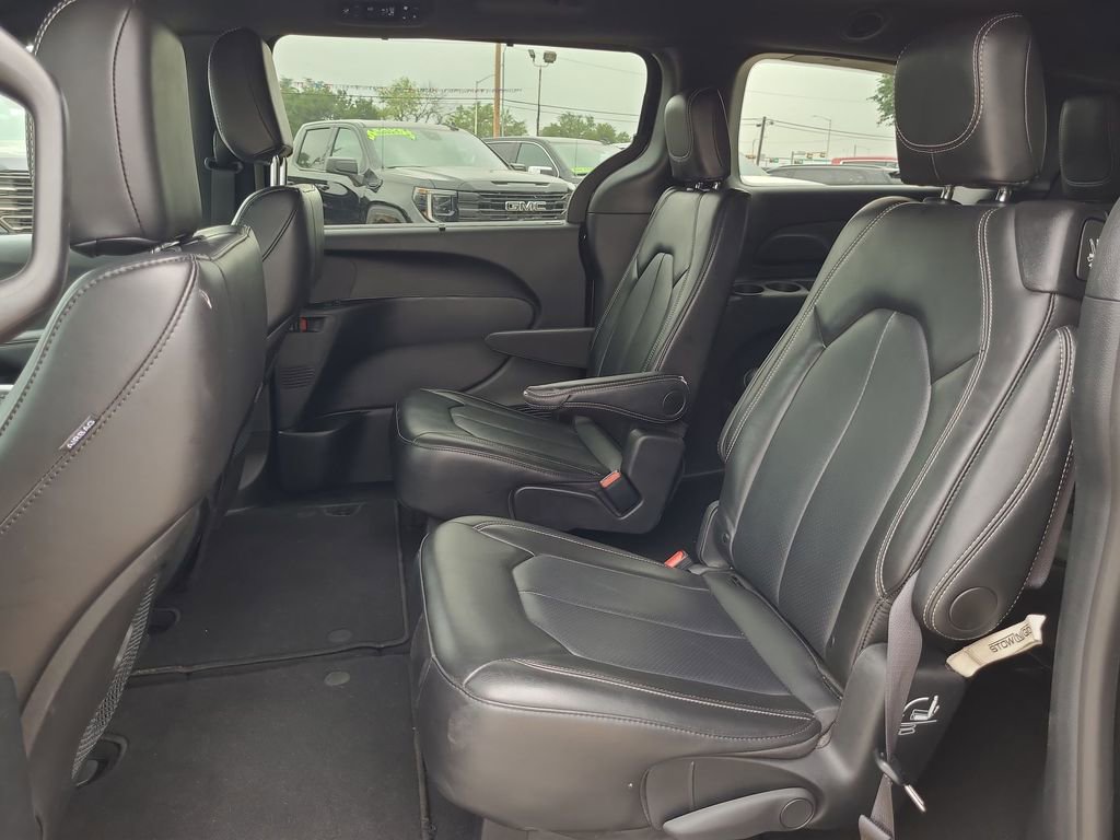 Used 2025 Chrysler Pacifica Select FWD image 26