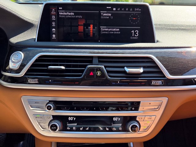 Used 2020 BMW 740i xDrive AWD/4WD image 19
