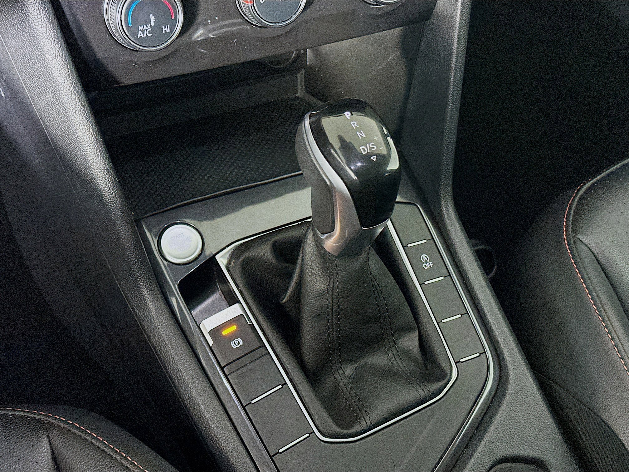 Used 2024 Volkswagen Tiguan Wolfsburg Edition image 25