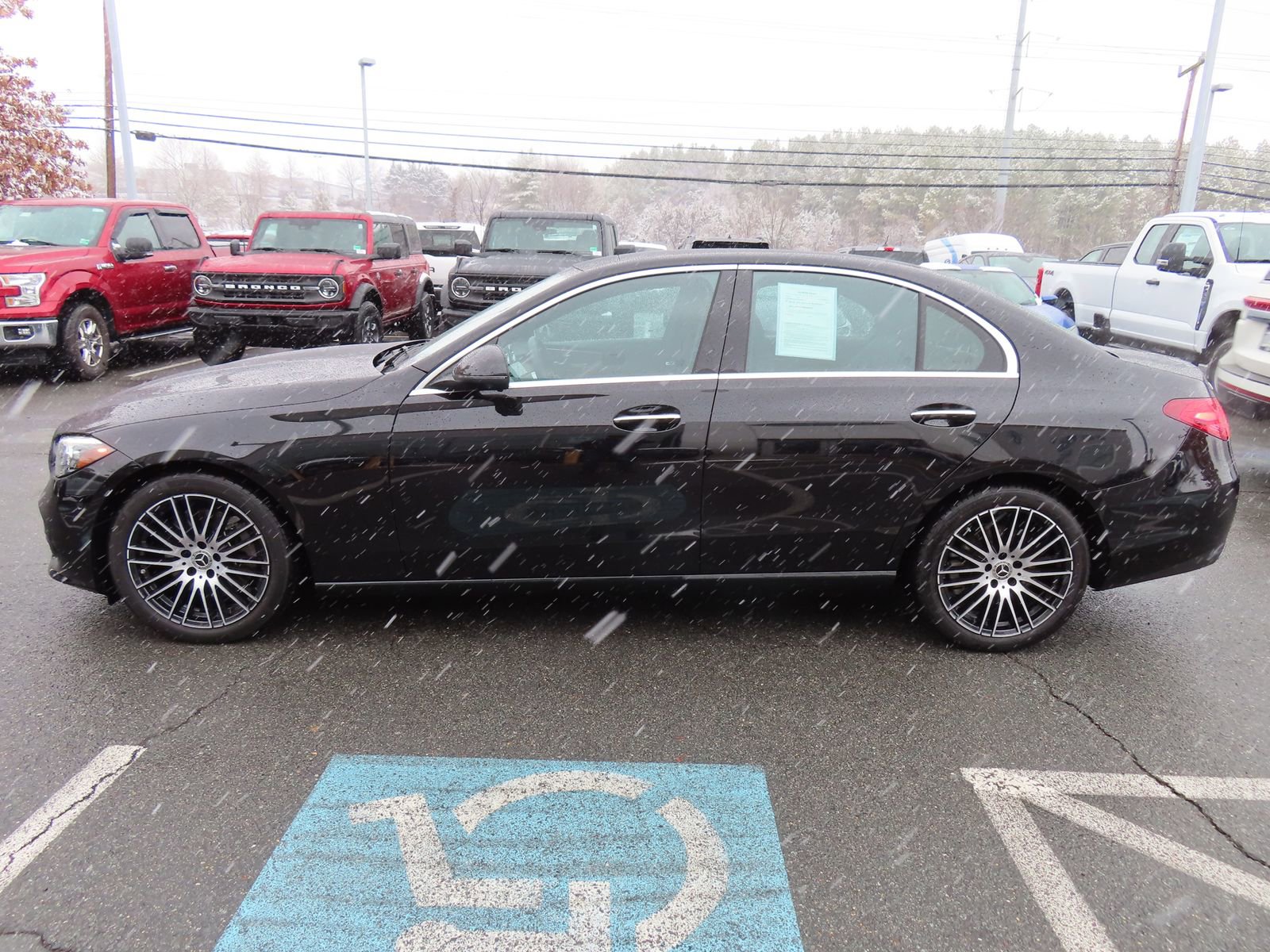 Used 2025 Mercedes-Benz C 300 4MATIC Sedan image 4