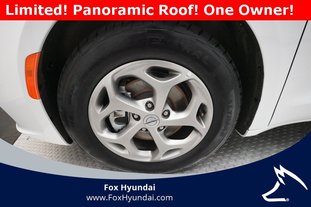 Used 2024 Chrysler Pacifica Limited image 28