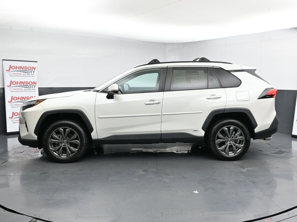 Used 2022 Toyota RAV4 XLE Premium image 5