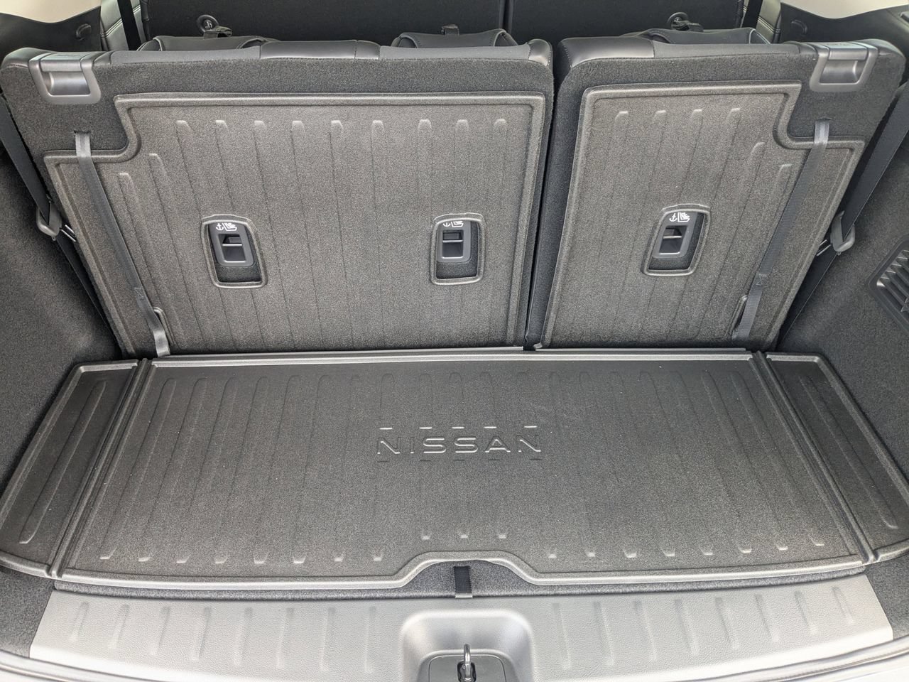 New 2026 Nissan Pathfinder Platinum w/ Cargo Package FWD image 28