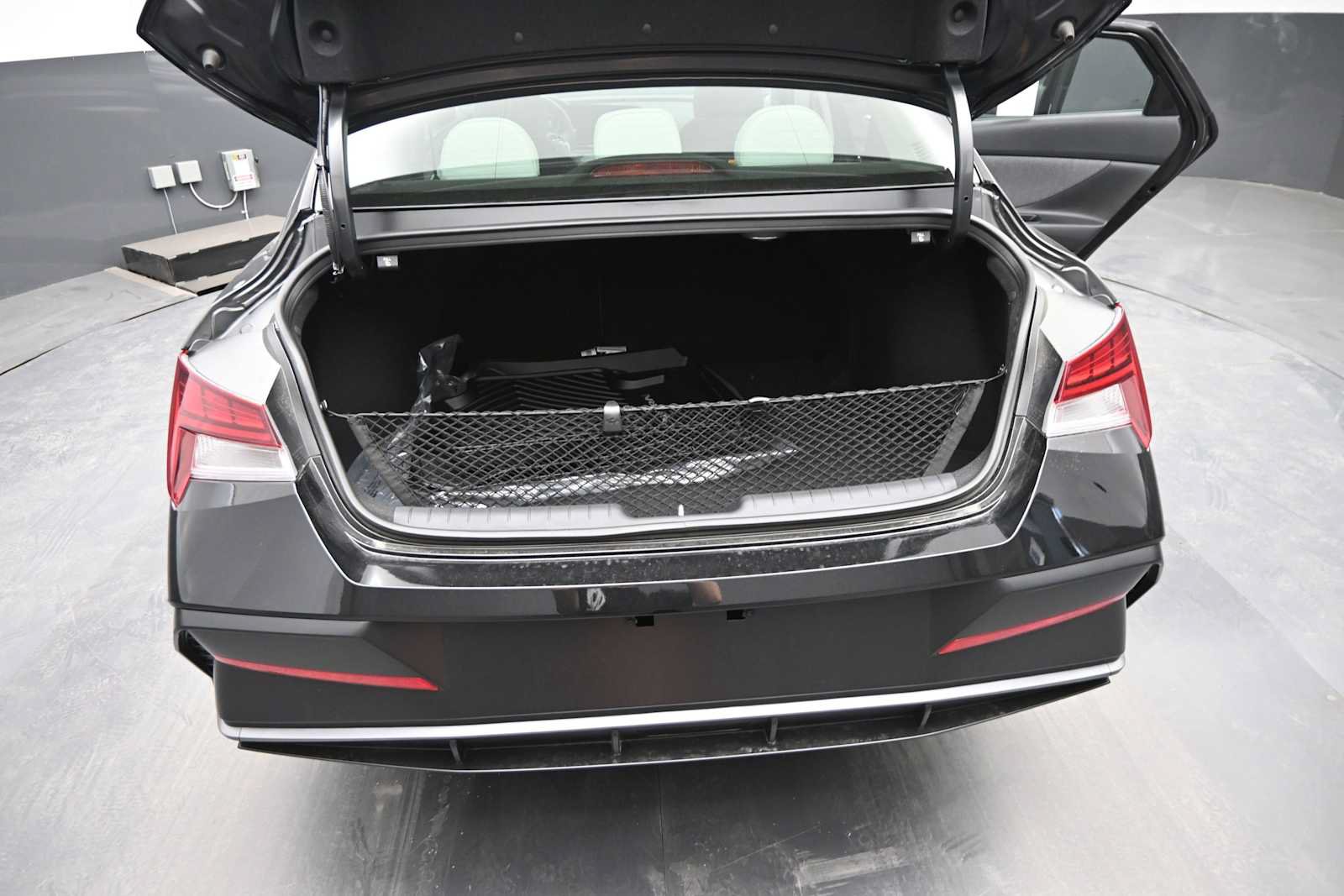 New 2026 Hyundai Elantra Limited FWD image 14