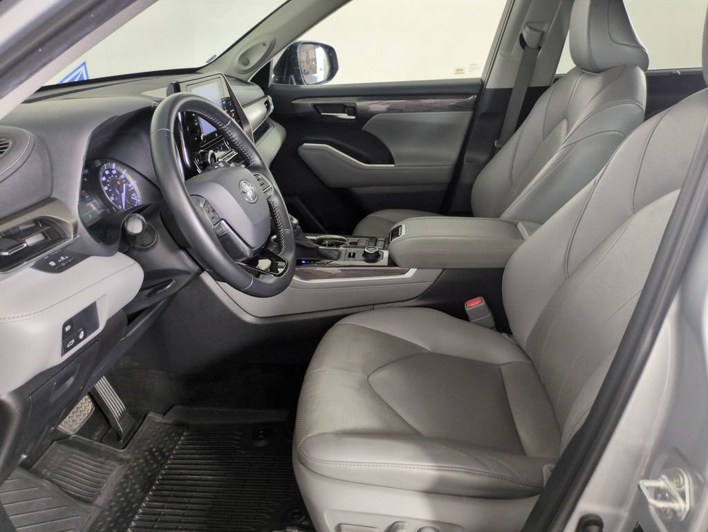 Used 2020 Toyota Highlander Limited AWD/4WD image 12
