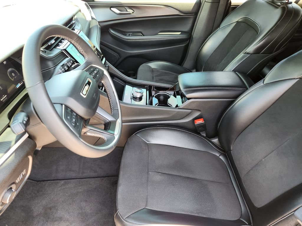 Used 2023 Jeep Grand Cherokee Altitude AWD/4WD image 13