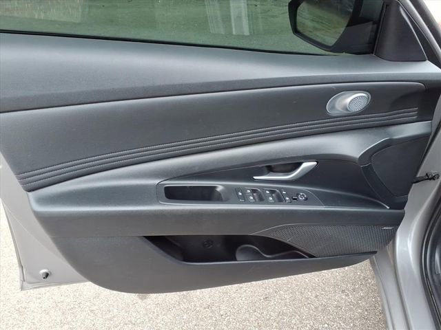 Used 2023 Hyundai Elantra Limited image 15