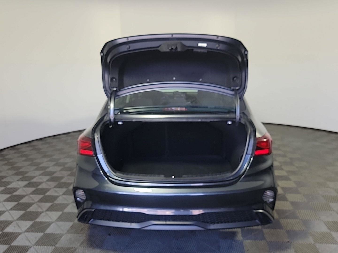 Used 2022 Kia Forte LXS w/ LXS Technology Package image 6