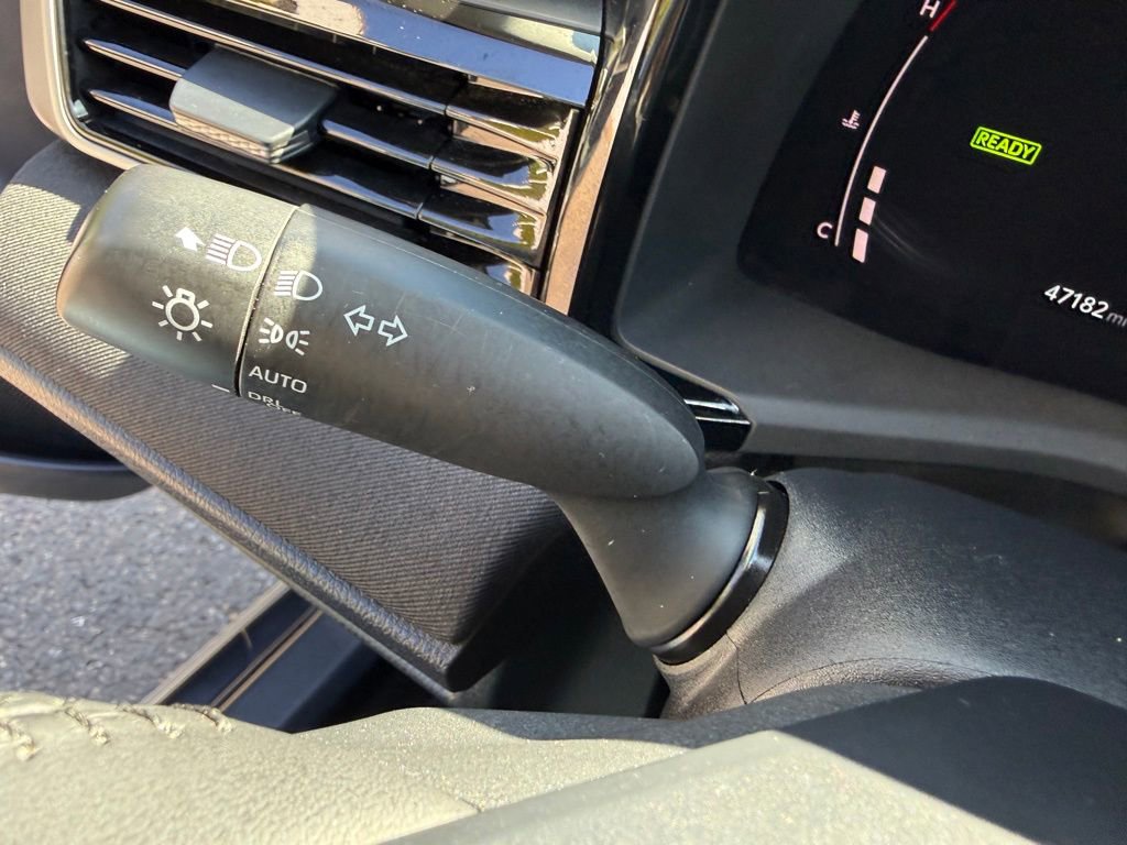 Used 2025 Toyota Camry LE w/ Convenience Package image 32