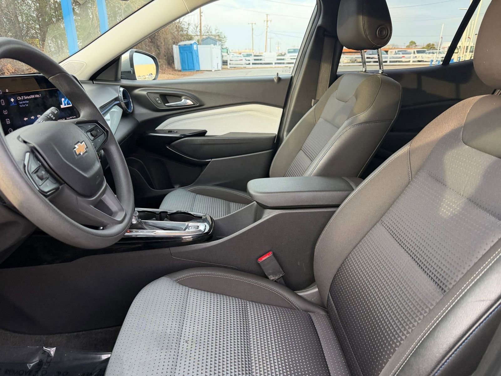 Used 2025 Chevrolet Trax LT image 24