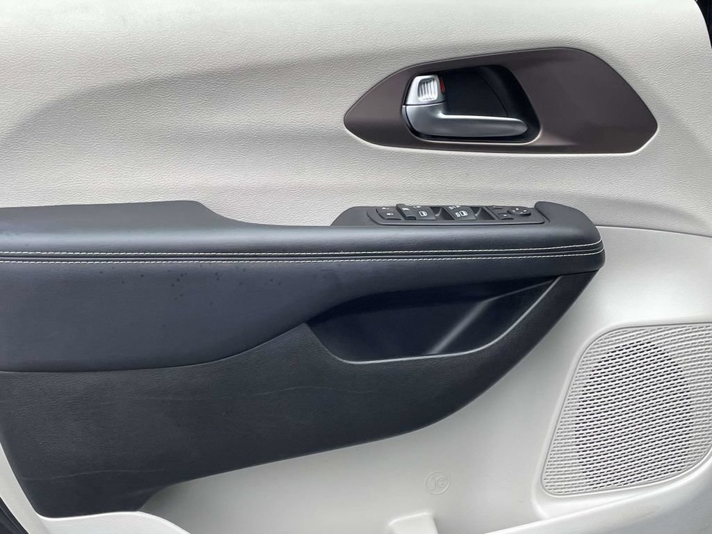 Certified 2023 Chrysler Voyager LX FWD image 25