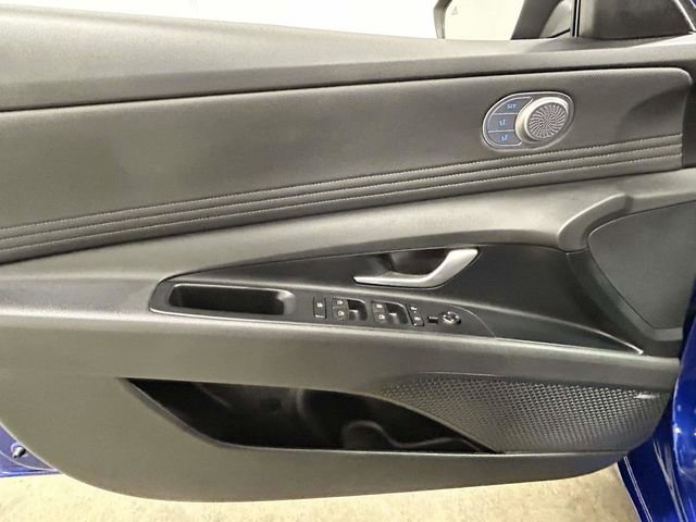 Certified 2025 Hyundai Elantra Limited FWD image 13