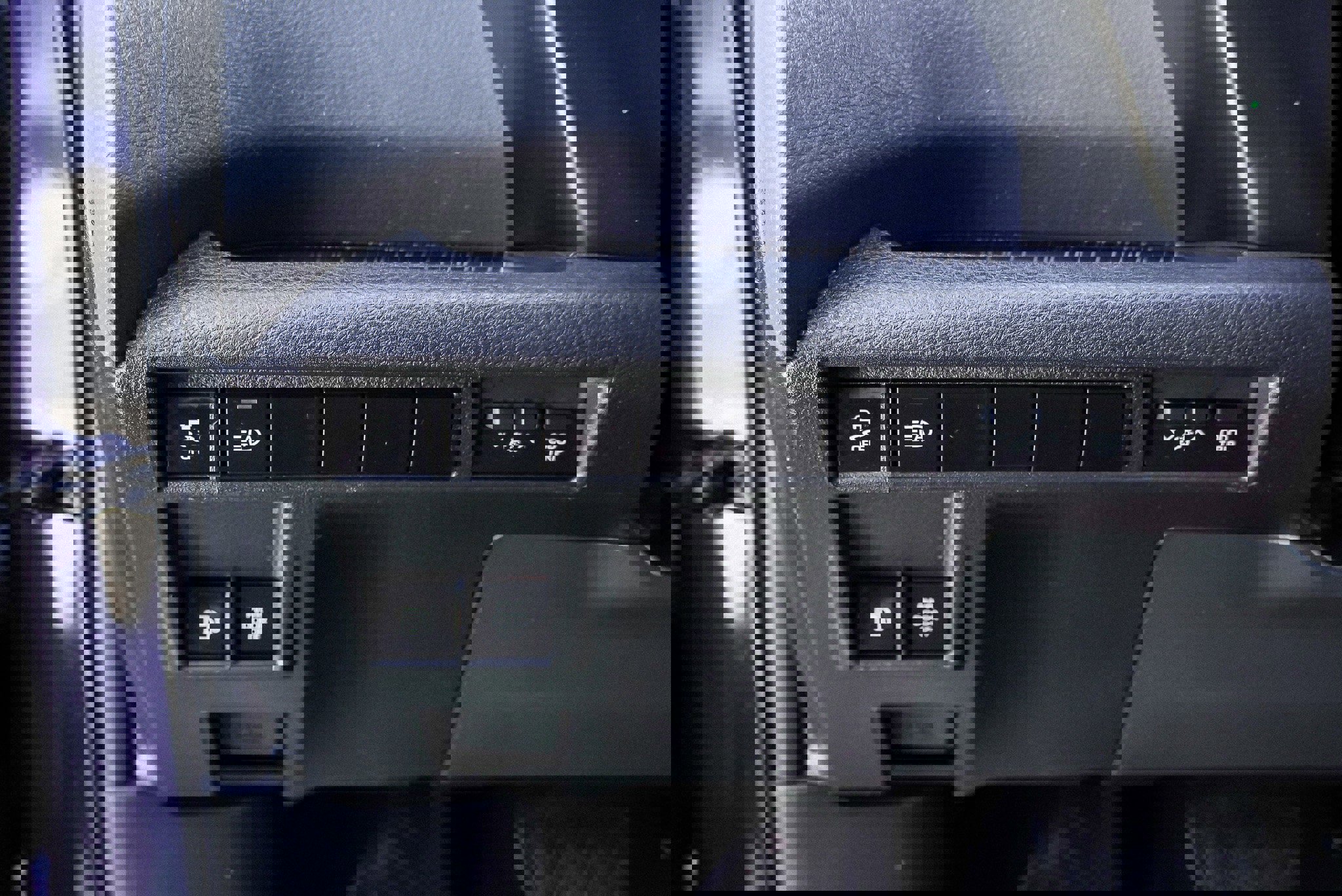 Used 2023 Toyota Sienna XSE image 18