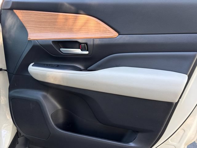 Used 2024 Toyota Grand Highlander AWD image 16