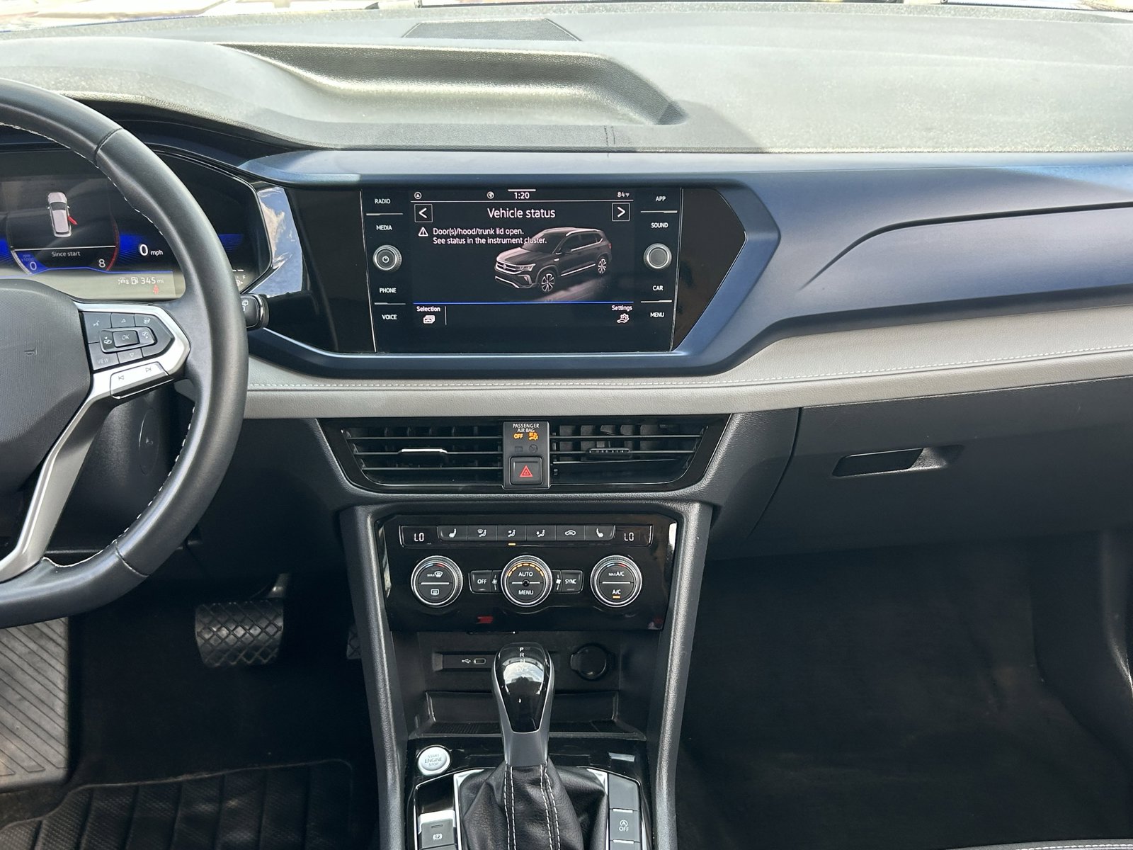 Used 2024 Volkswagen Taos SE image 18