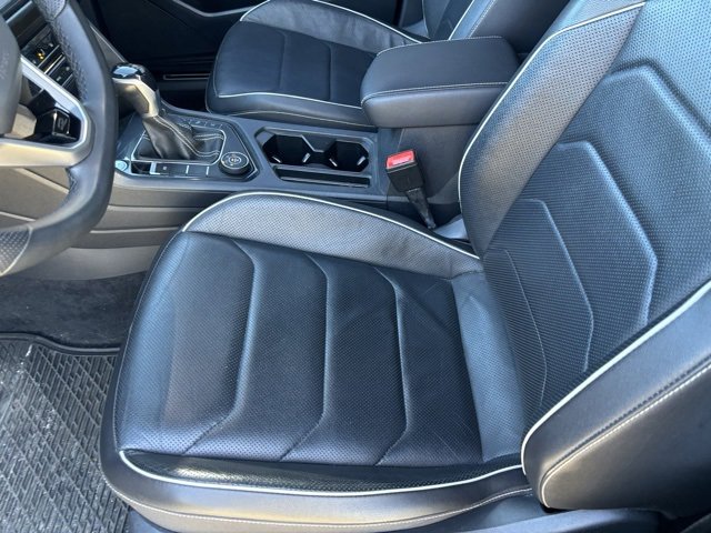 Used 2022 Volkswagen Tiguan SEL R-Line image 12