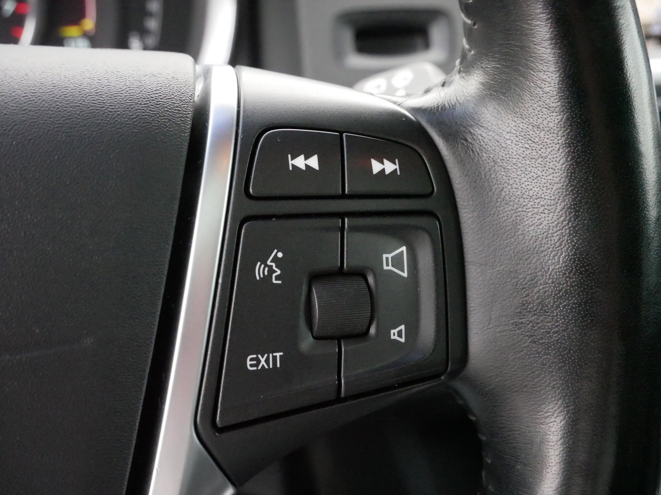 Used 2018 Volvo V60 T5 Cross Country w/ Convenience Package image 25