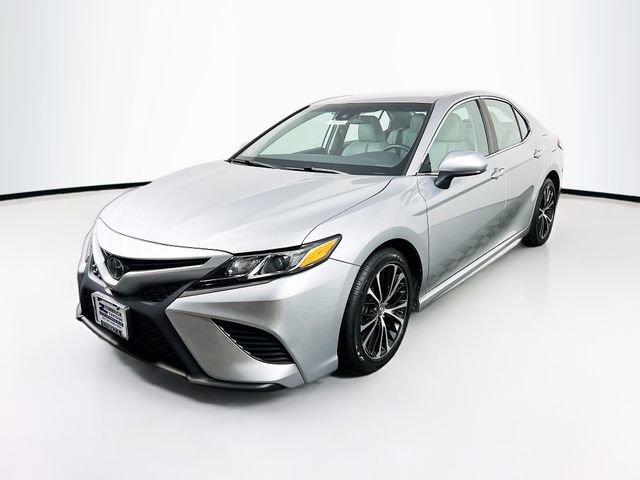Used 2018 Toyota Camry SE image 3