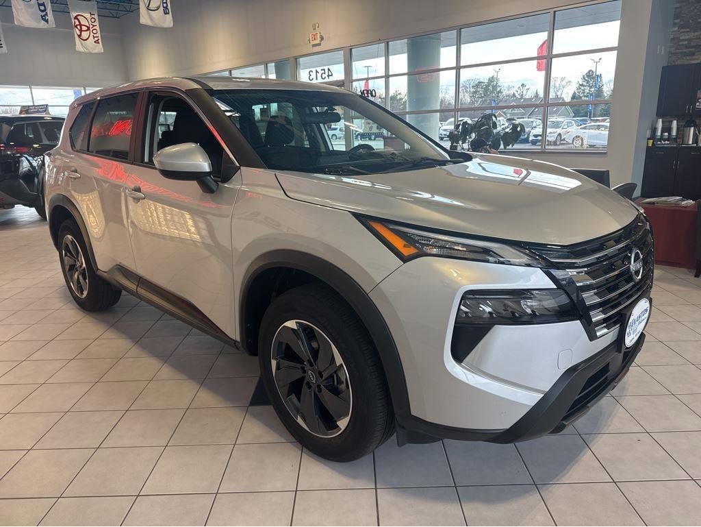Used 2024 Nissan Rogue SV image 1