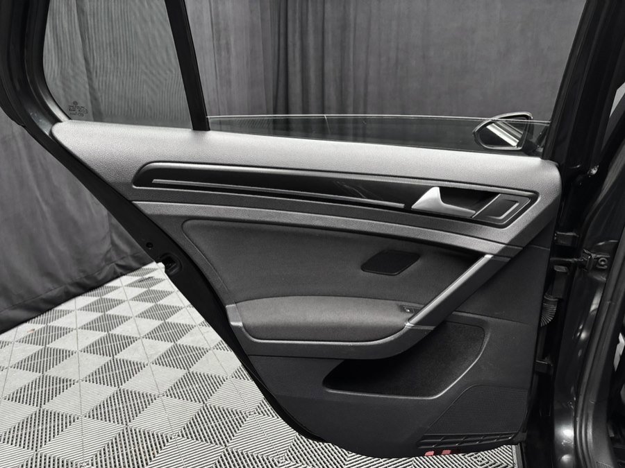 Used 2016 Volkswagen GTI SE image 25