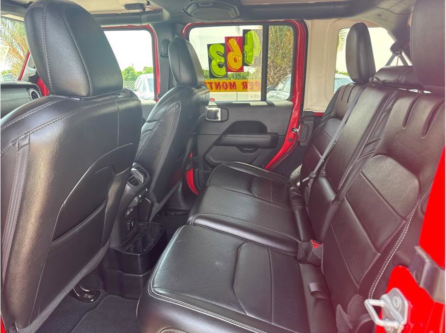 Used 2022 Jeep Wrangler Unlimited Sahara w/ Cold Weather Group AWD/4WD image 10