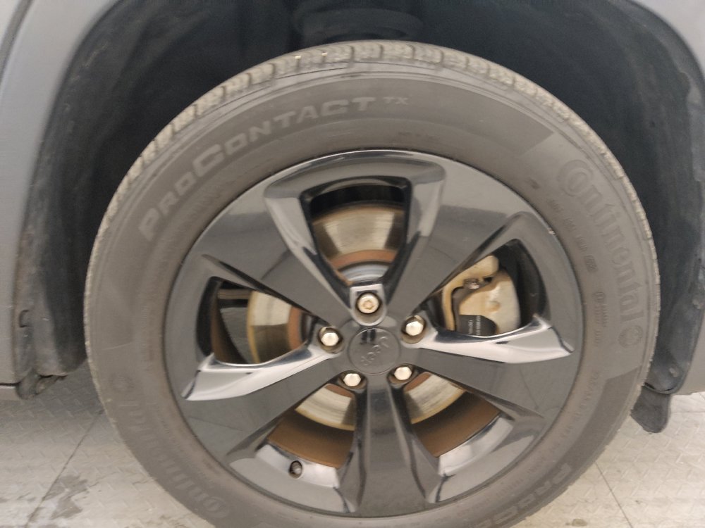 Used 2020 Jeep Cherokee Latitude Plus FWD image 31