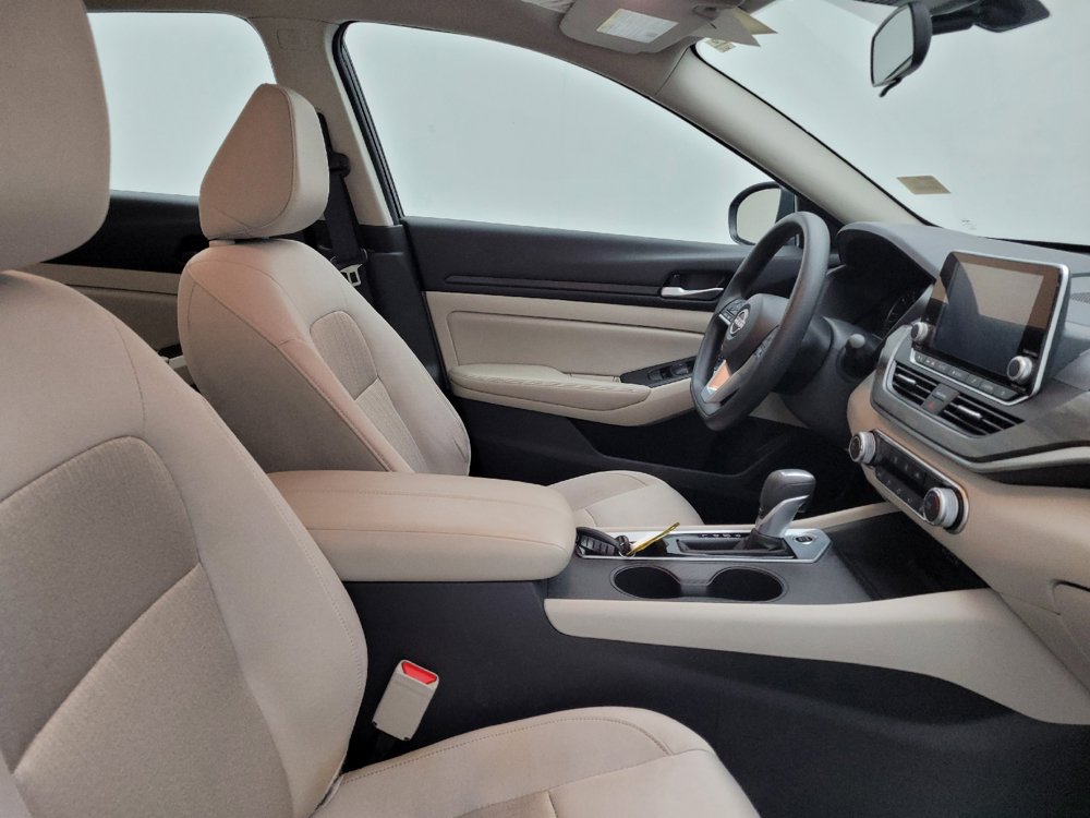 Used 2025 Nissan Altima 2.5 SV FWD image 21