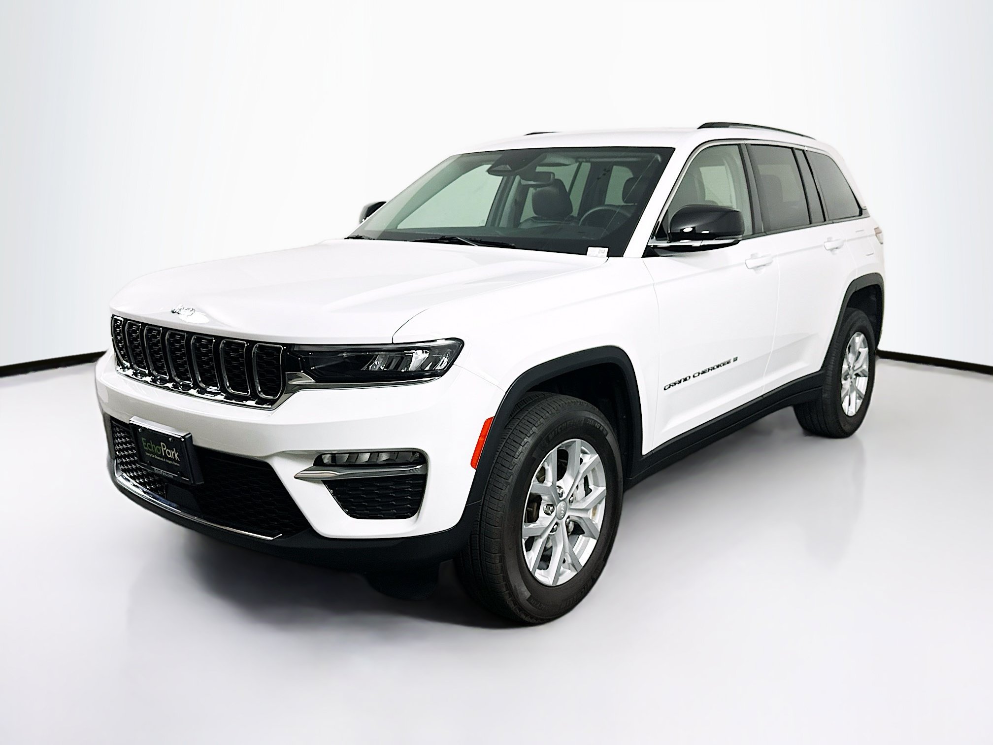 Used 2023 Jeep Grand Cherokee Limited AWD/4WD image 3
