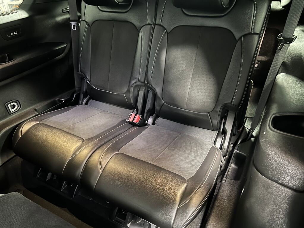 Used 2024 Jeep Grand Cherokee L Laredo image 7