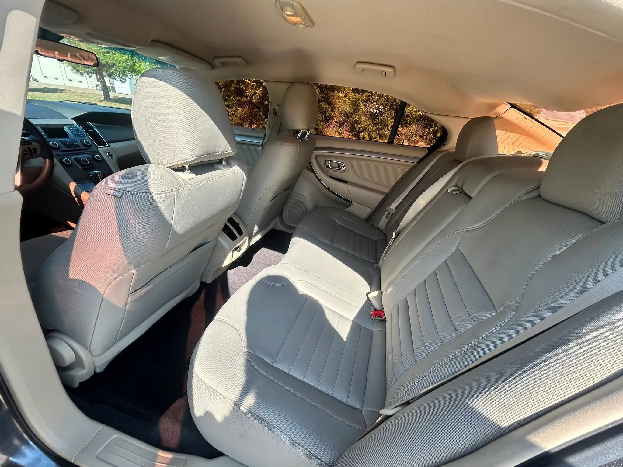 Used 2017 Ford Taurus SE FWD image 13