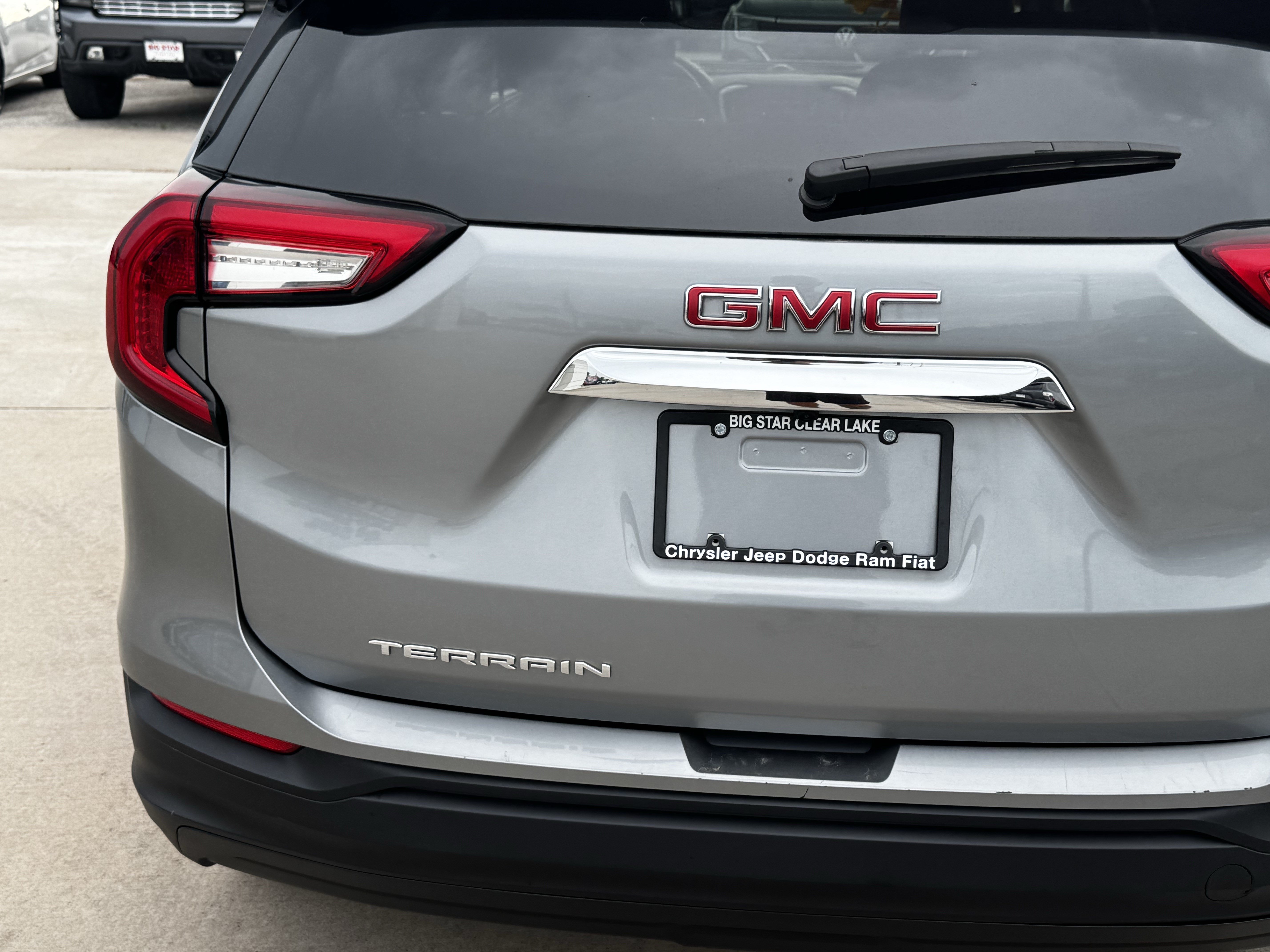 Used 2024 GMC Terrain SLE FWD image 11