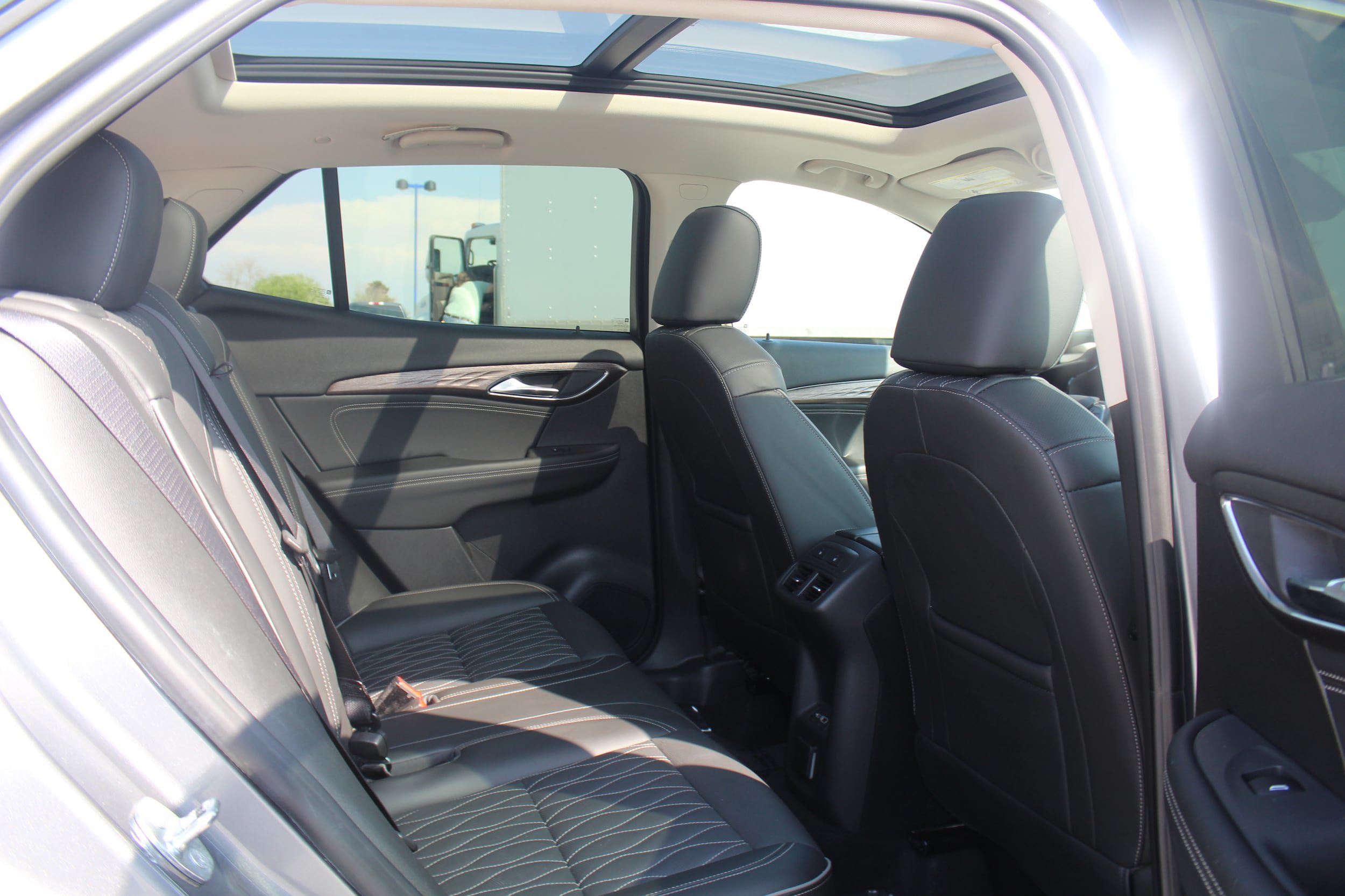 Used 2022 Buick Envision Avenir w/ Technology Package II FWD image 19