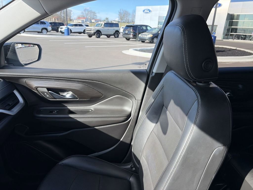 Used 2023 GMC Terrain SLT w/ Elevation Edition image 22