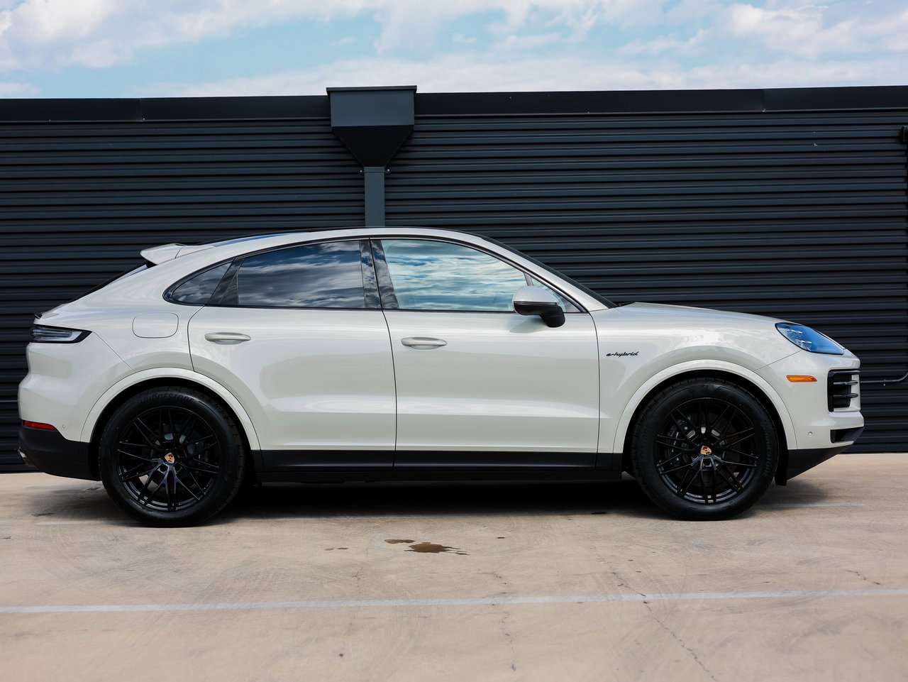New 2025 Porsche Cayenne E-Hybrid Coupe image 8