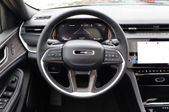 New 2026 Jeep Grand Cherokee Limited image 17