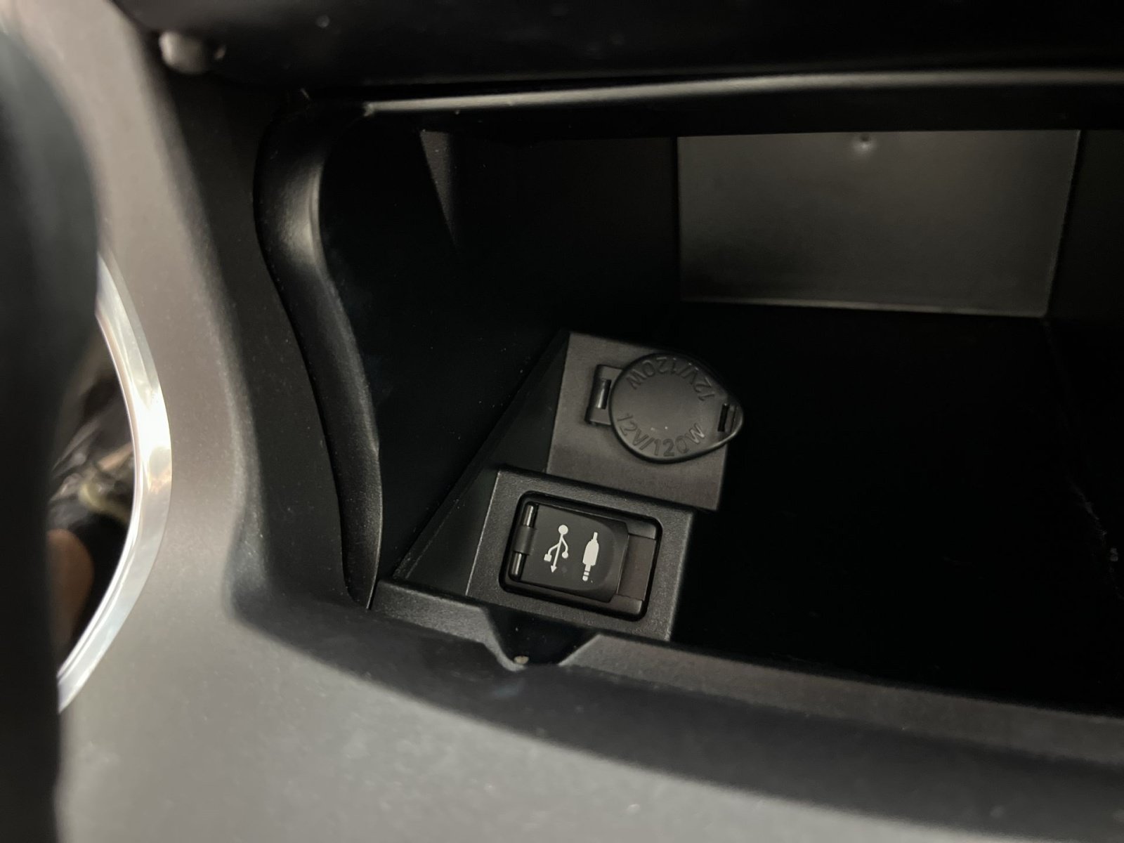 Used 2015 Toyota Camry LE FWD image 32