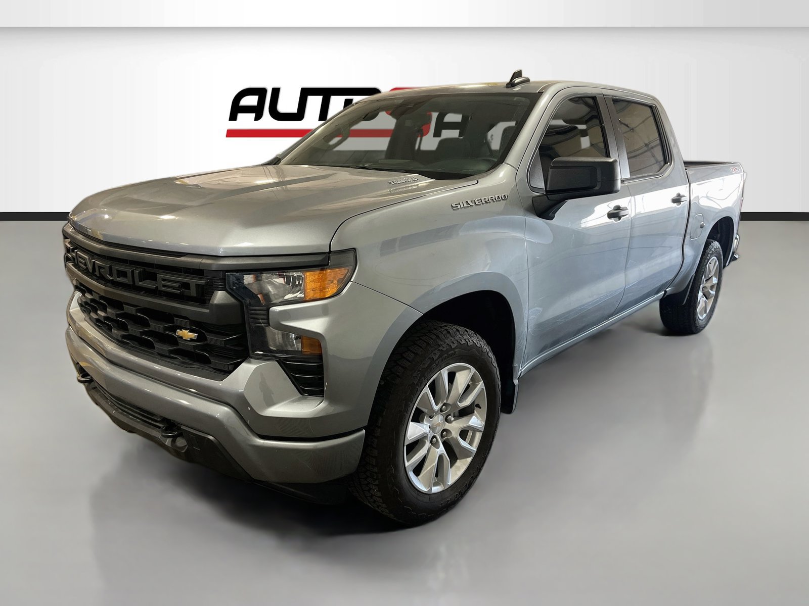 Used 2025 Chevrolet Silverado 1500 Custom AWD/4WD image 3