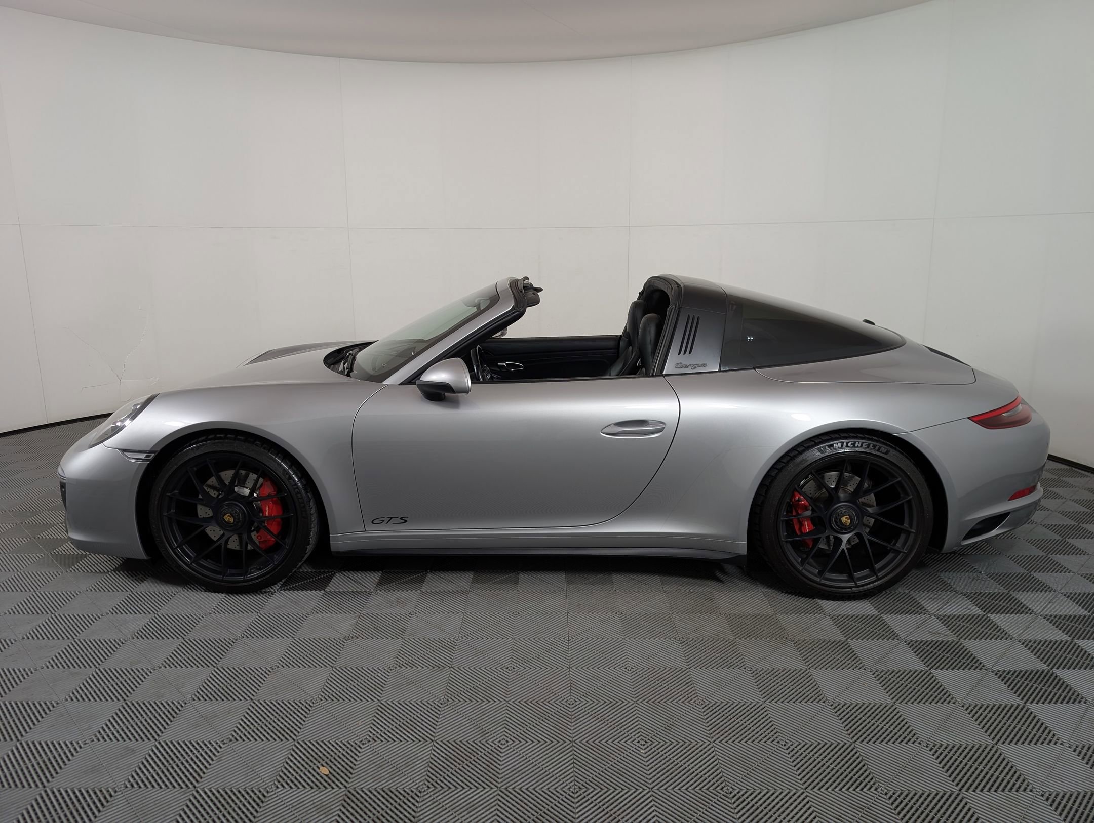 Used 2019 Porsche 911 Targa 4 GTS image 2
