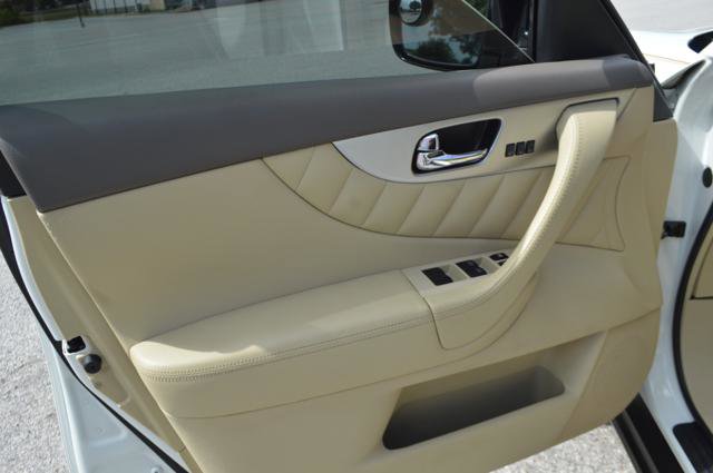 Used 2015 INFINITI QX70 2WD w/ Premium Package image 11